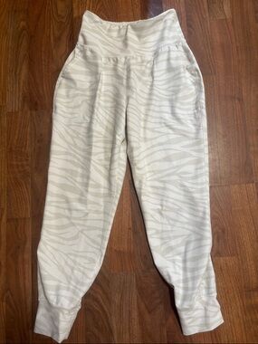 Old Navy Powersoft Joggers Size Medium